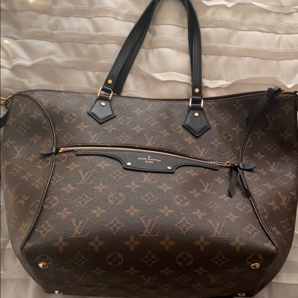 Louis Vuitton strap bag